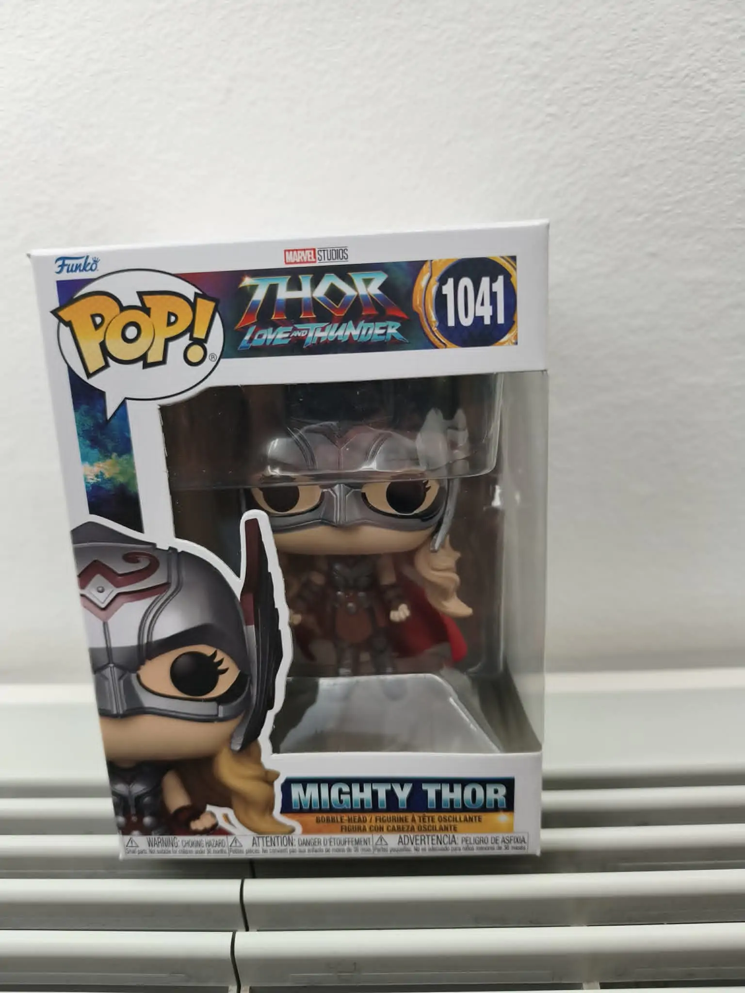 Thor: Love & Thunder POP! Vinylová figurka Mighty Thor 9 cm fotografii produktu