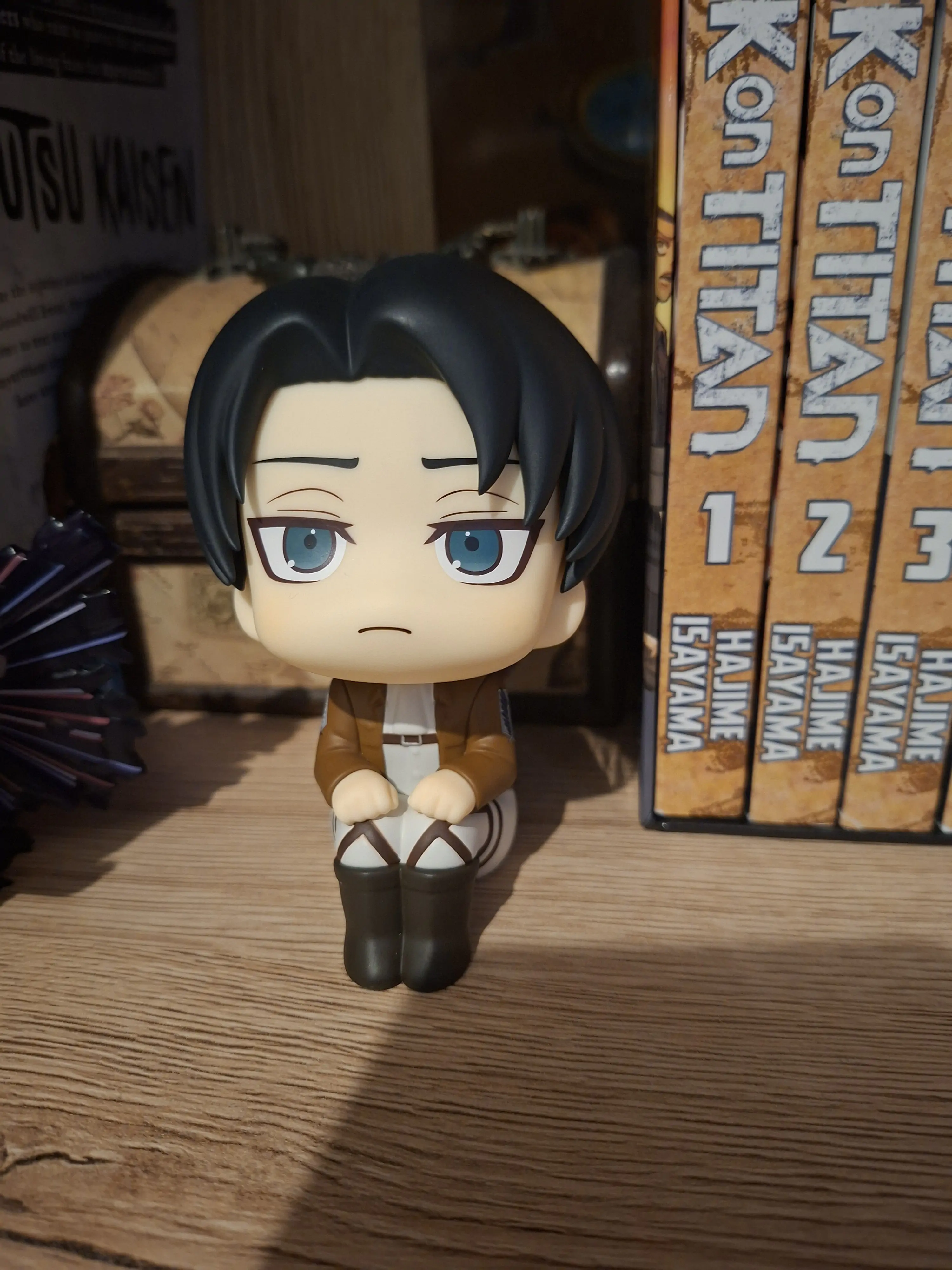 Attack on Titan Look Up PVC Soška Levi 11 cm fotografii produktu