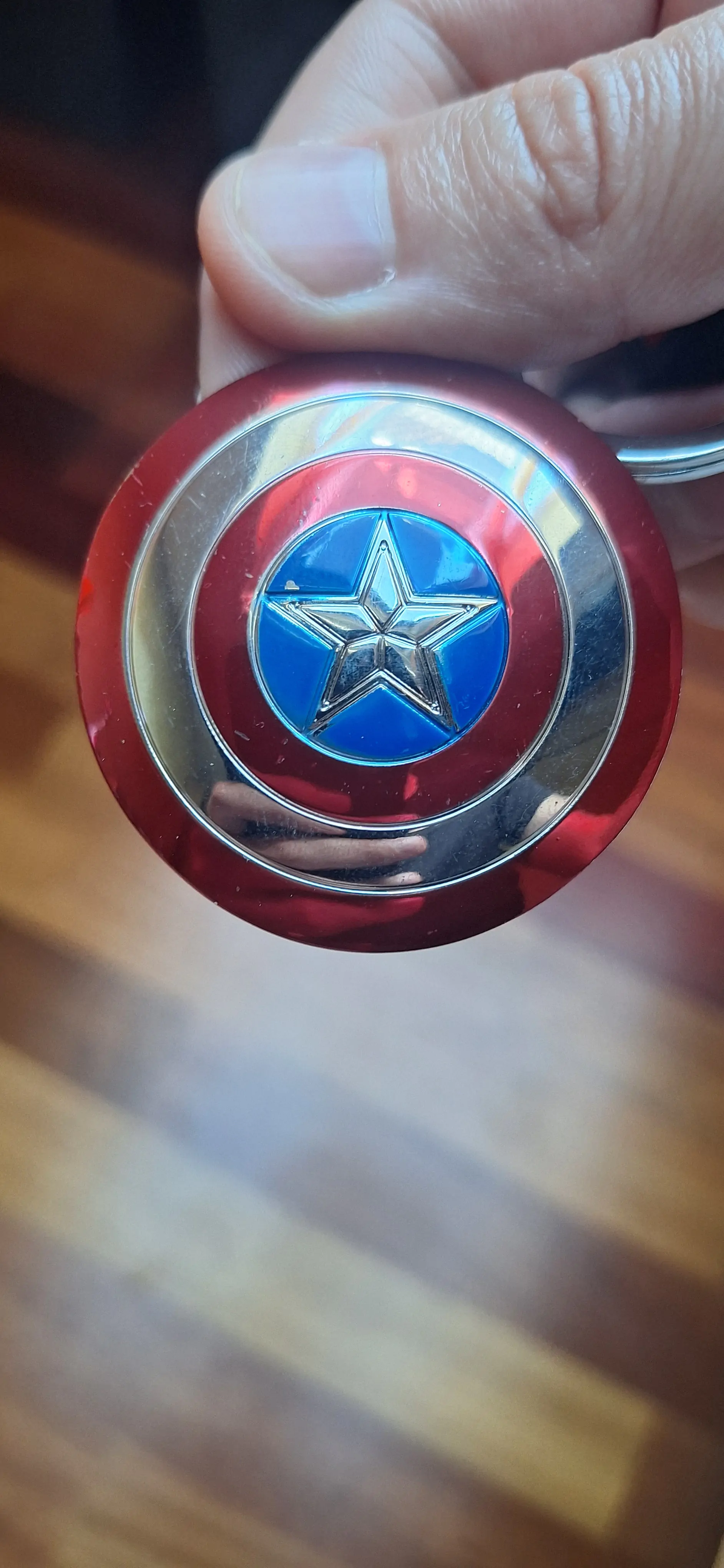 Marvel Kovová klíčenka Štít Kapitána Ameriky fotografii produktu