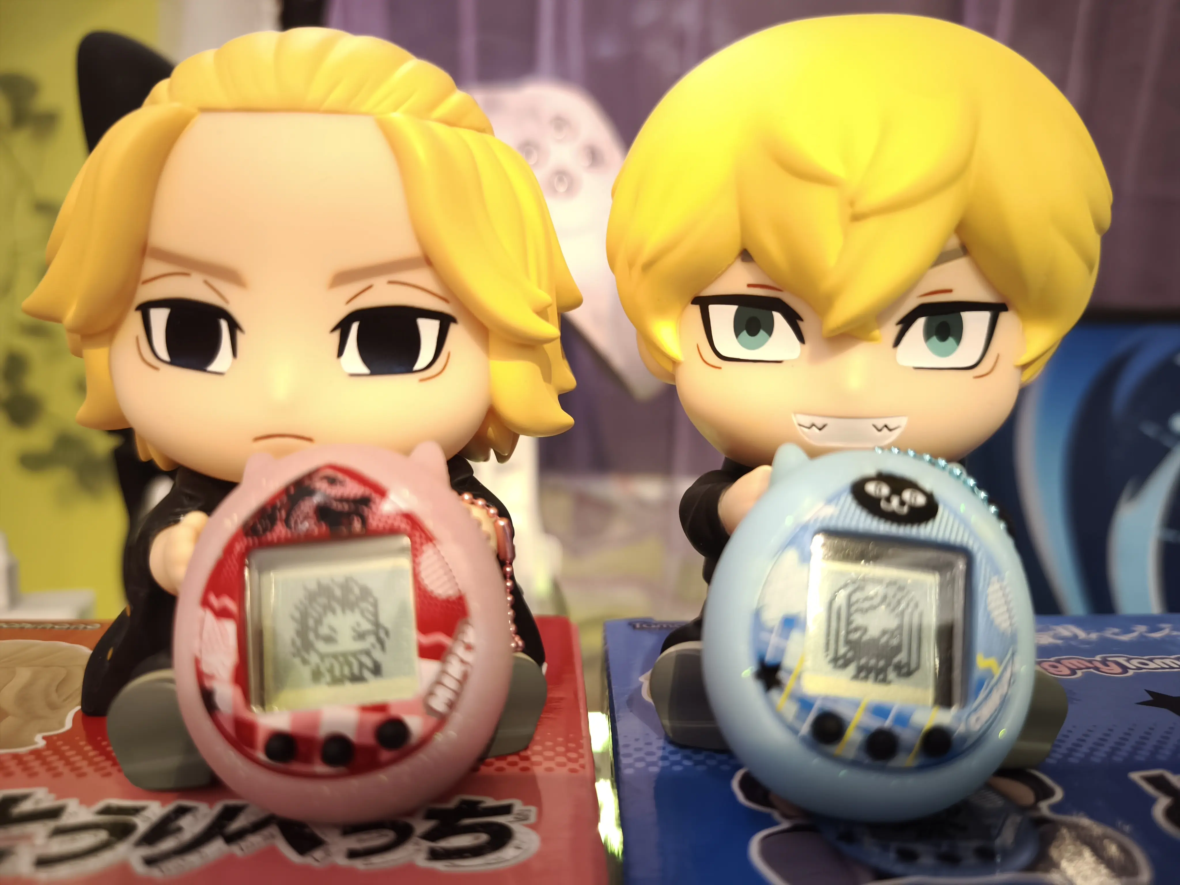 Tokyo Revengers Hugmy Tamagotchi + podpůrná figurka Chifuyu fotografii produktu