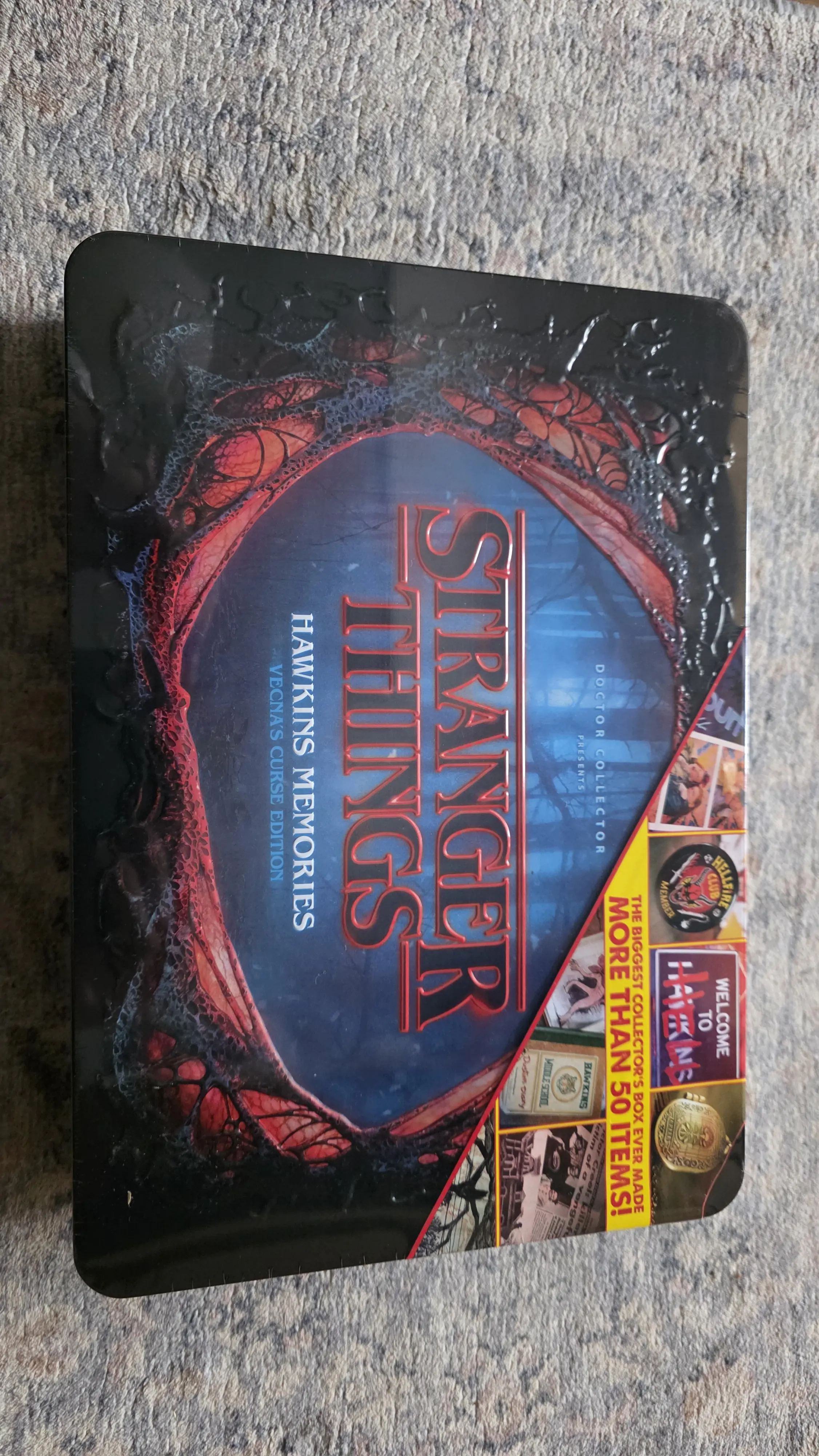 Stranger Things Hawkins Memories Kit Vecna´s Course Limited Edition Pamětní Sada fotografii produktu