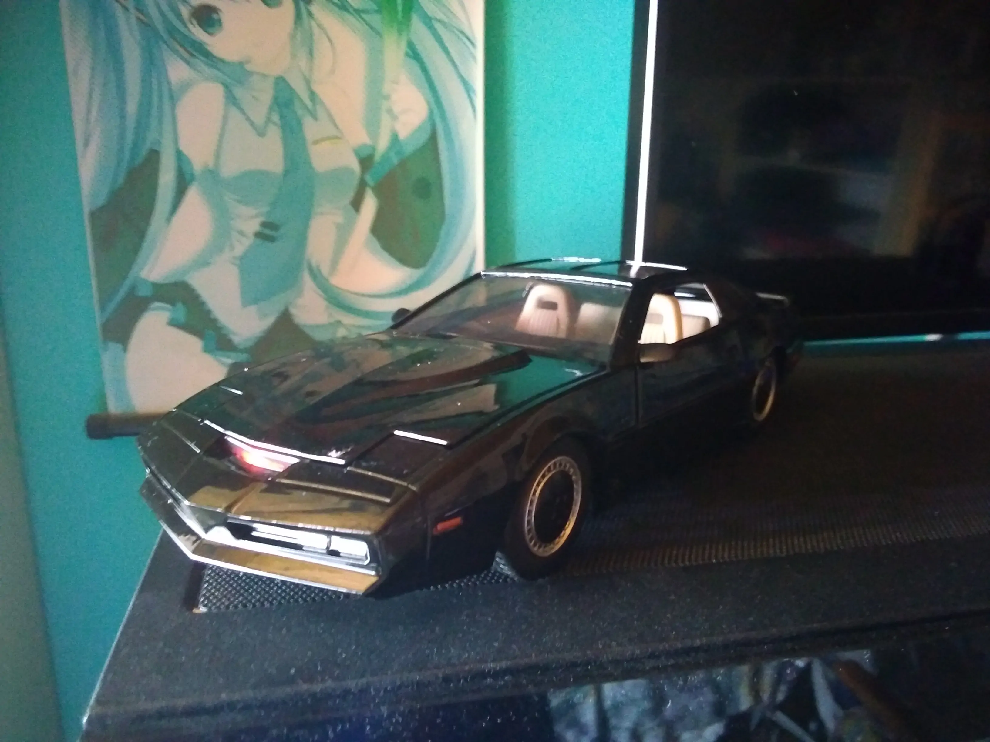 Knight Rider Diecast Model 1/24 1982 Ponitac Trans AM Try Me Kitt – Odlévaný model fotografii produktu