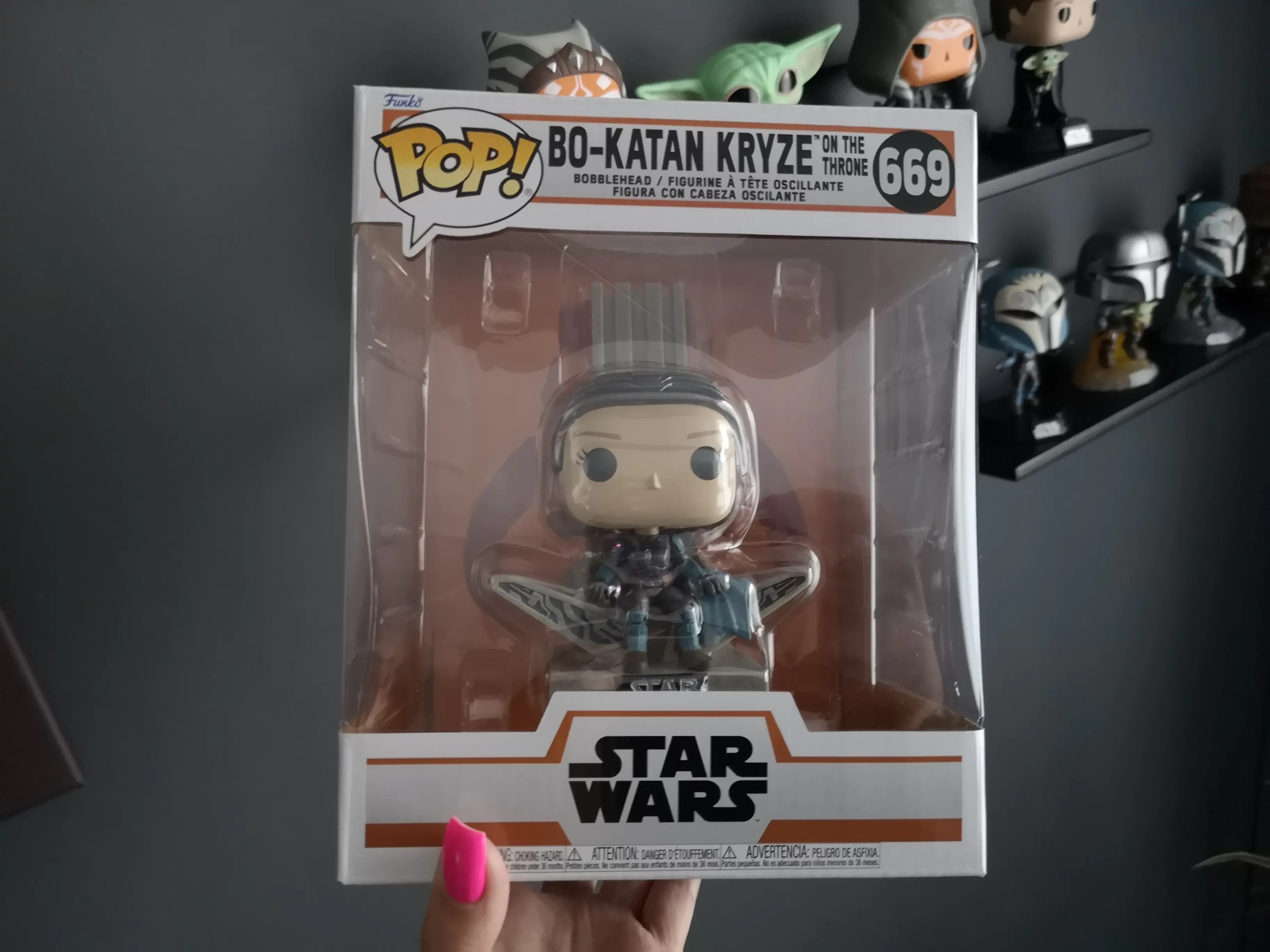 Star Wars: The Mandalorian POP! Deluxe vinylová figurka Bo Katan s trůnem 9 cm fotografii produktu