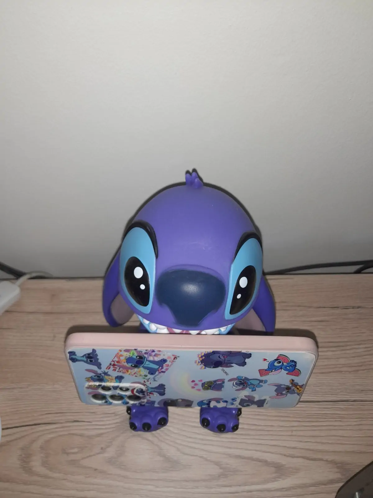Lilo & Stitch Cable Guys Nabíjecí Stojan Smiley Stitch 21 cm fotografii produktu