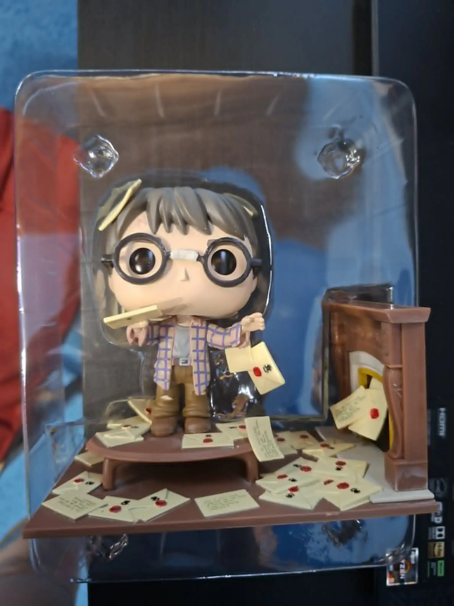 POP figurka Deluxe Harry Potter výroční Harry Potter s dopisy z Bradavic Exclusive fotografii produktu