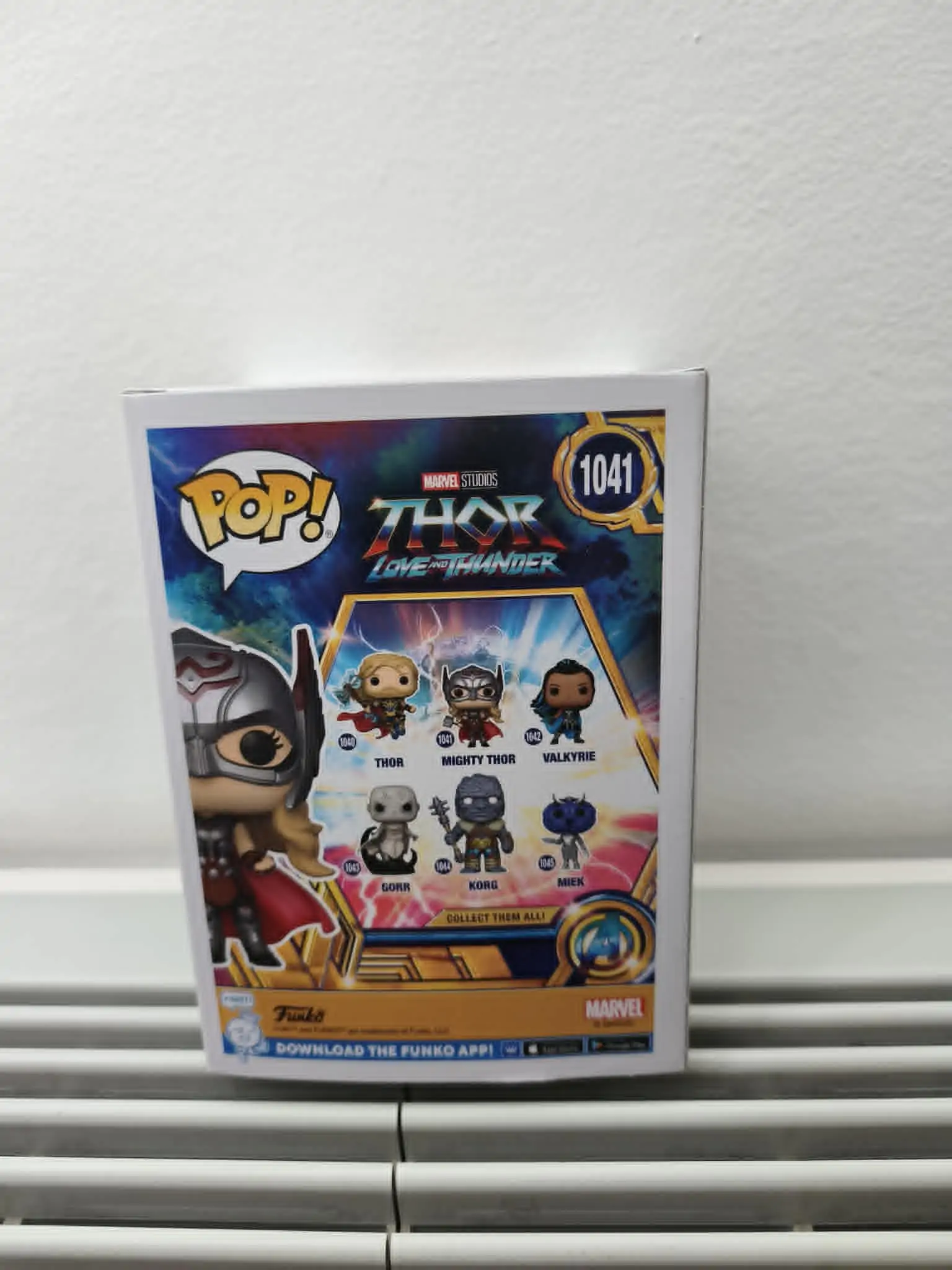Thor: Love & Thunder POP! Vinylová figurka Mighty Thor 9 cm fotografii produktu