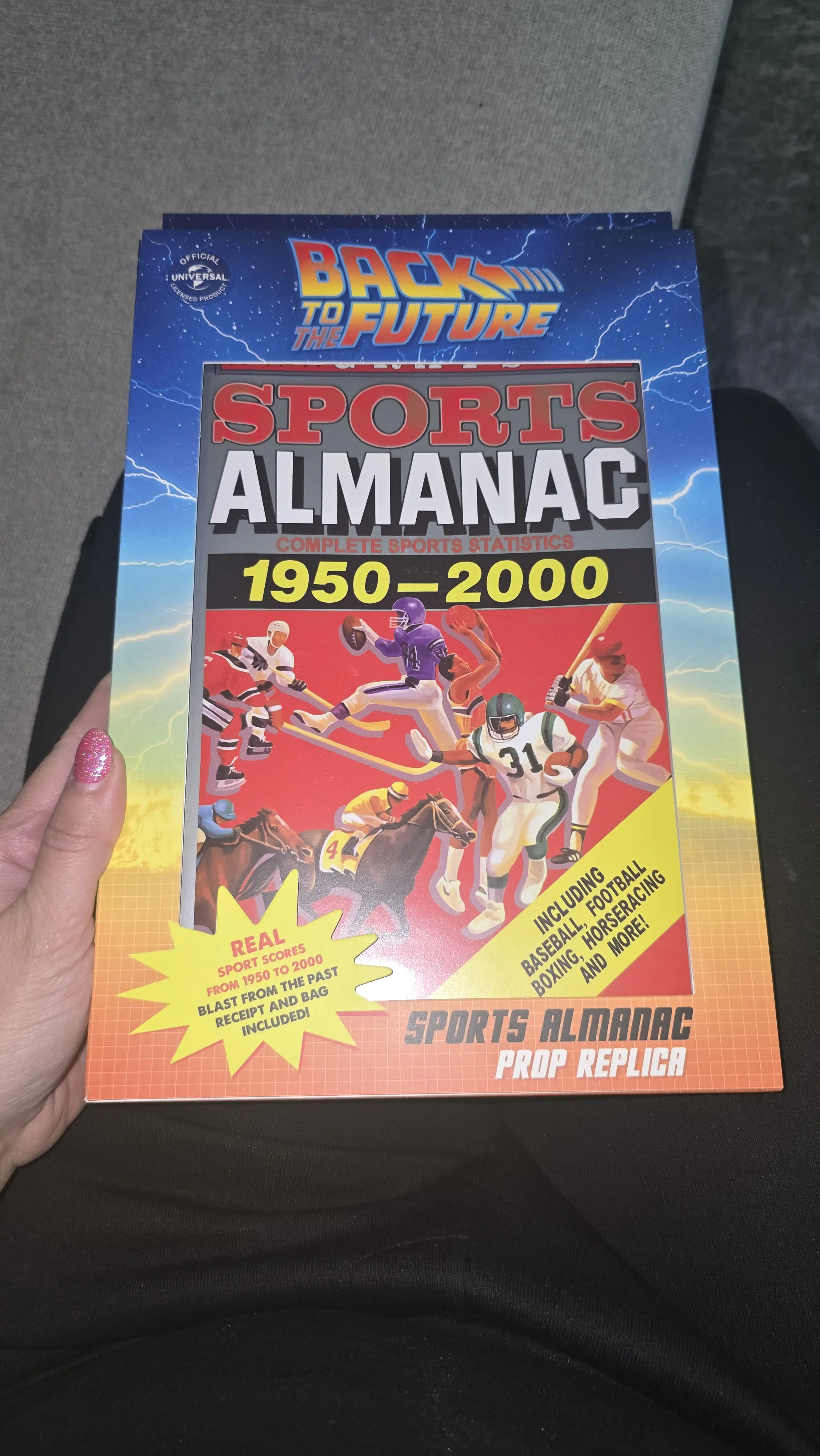 Back To The Future Prop Replika 1/1 Sportovní Almanach fotografii produktu