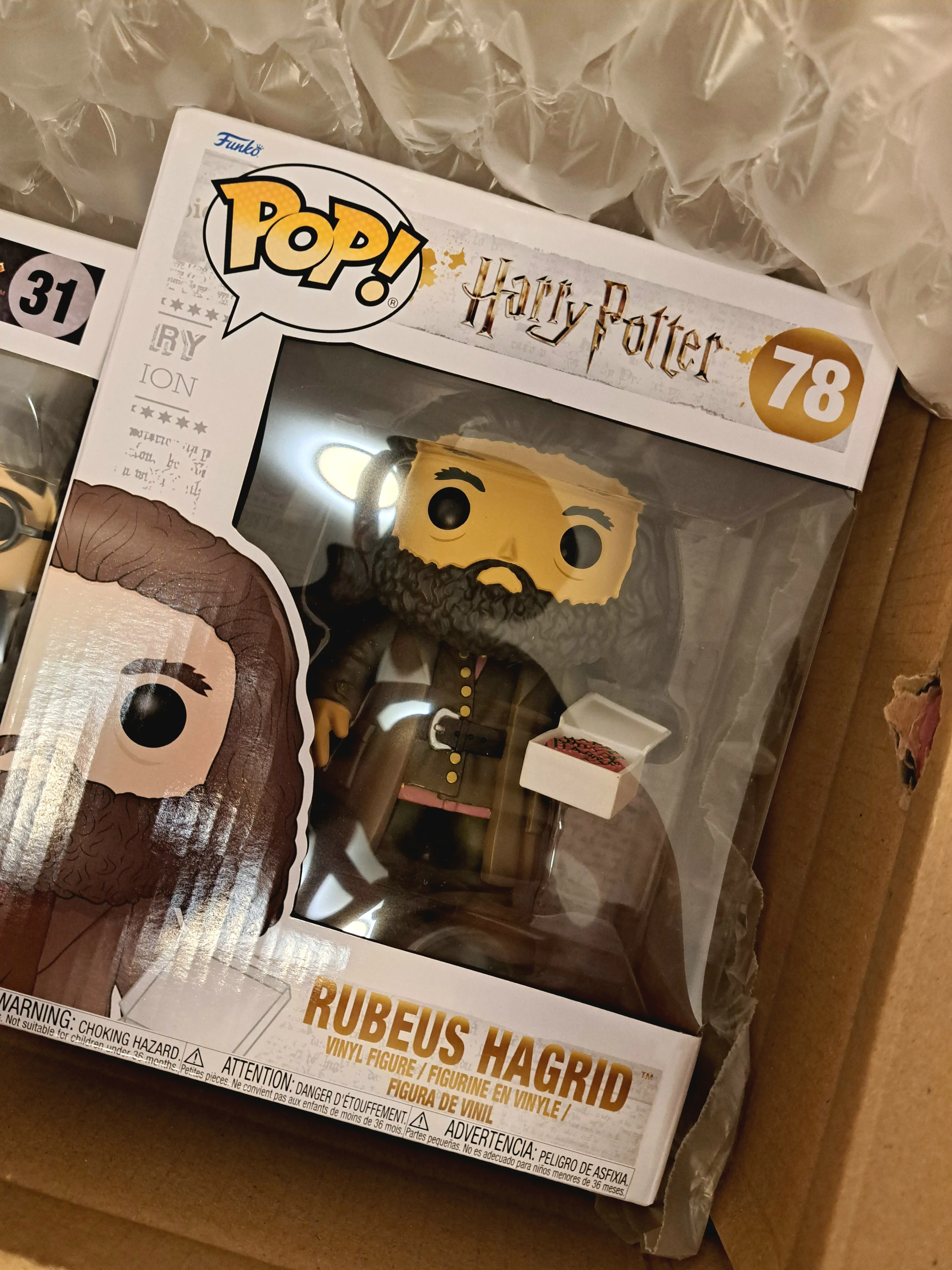 Harry Potter Super Sized POP! Movies Vinyl Figure Hagrid s dortem 14 cm figurka fotografii produktu