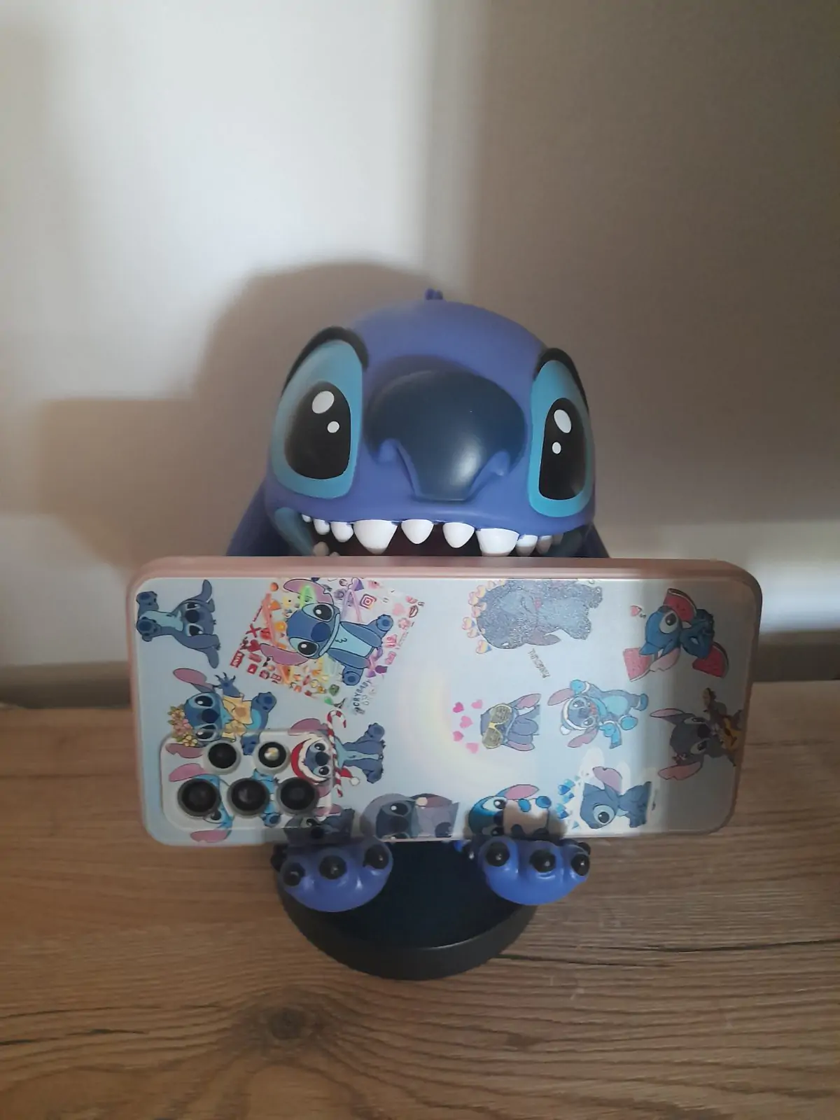 Lilo & Stitch Cable Guys Nabíjecí Stojan Smiley Stitch 21 cm fotografii produktu
