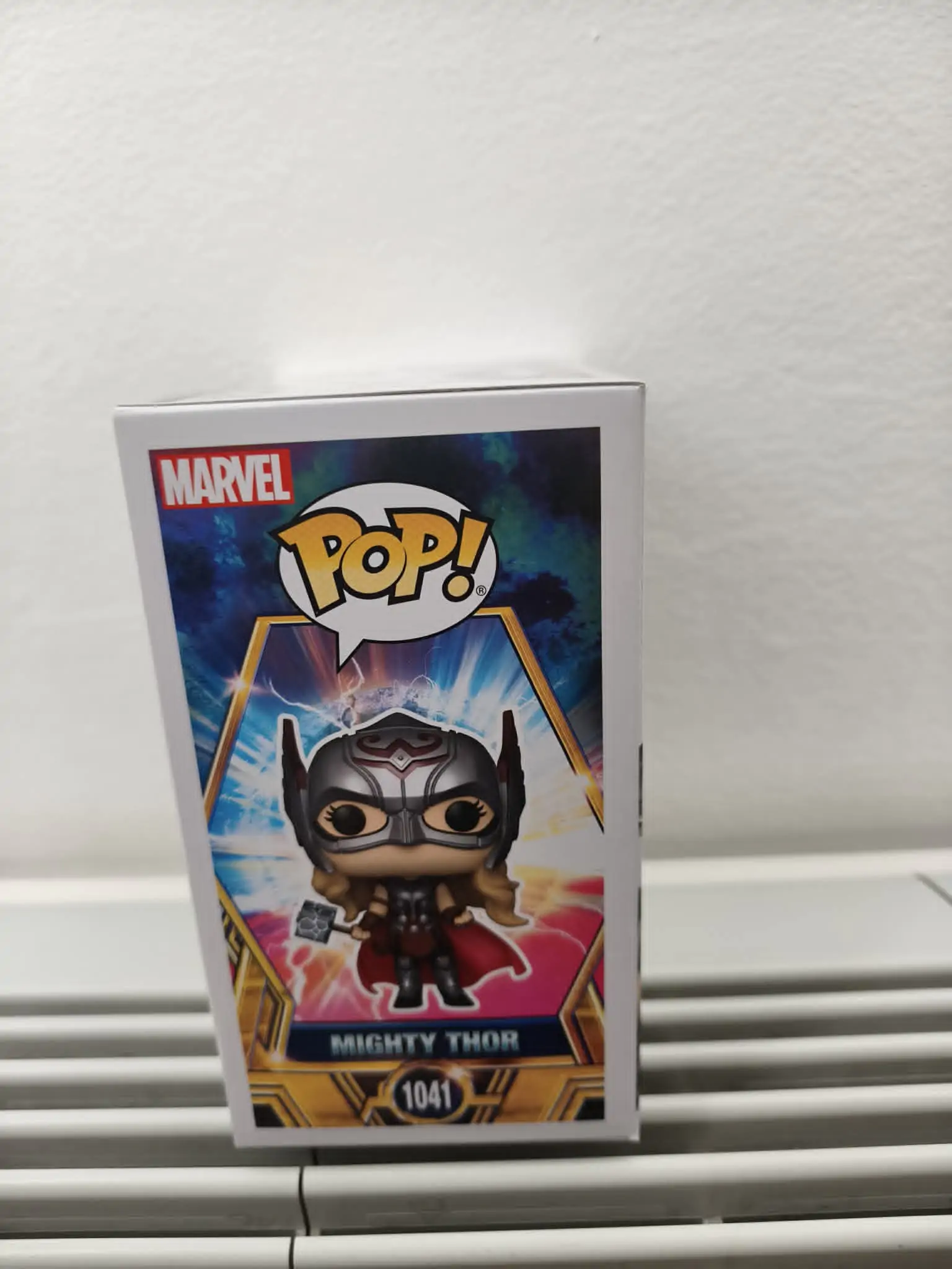 Thor: Love & Thunder POP! Vinylová figurka Mighty Thor 9 cm fotografii produktu