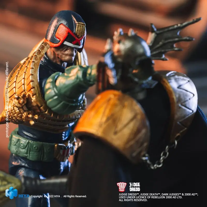 2000 AD Exquisite Mini akční figurka 1/18 Judge Dredd Gaze Into The Fist of Dredd 10 cm fotografii produktu