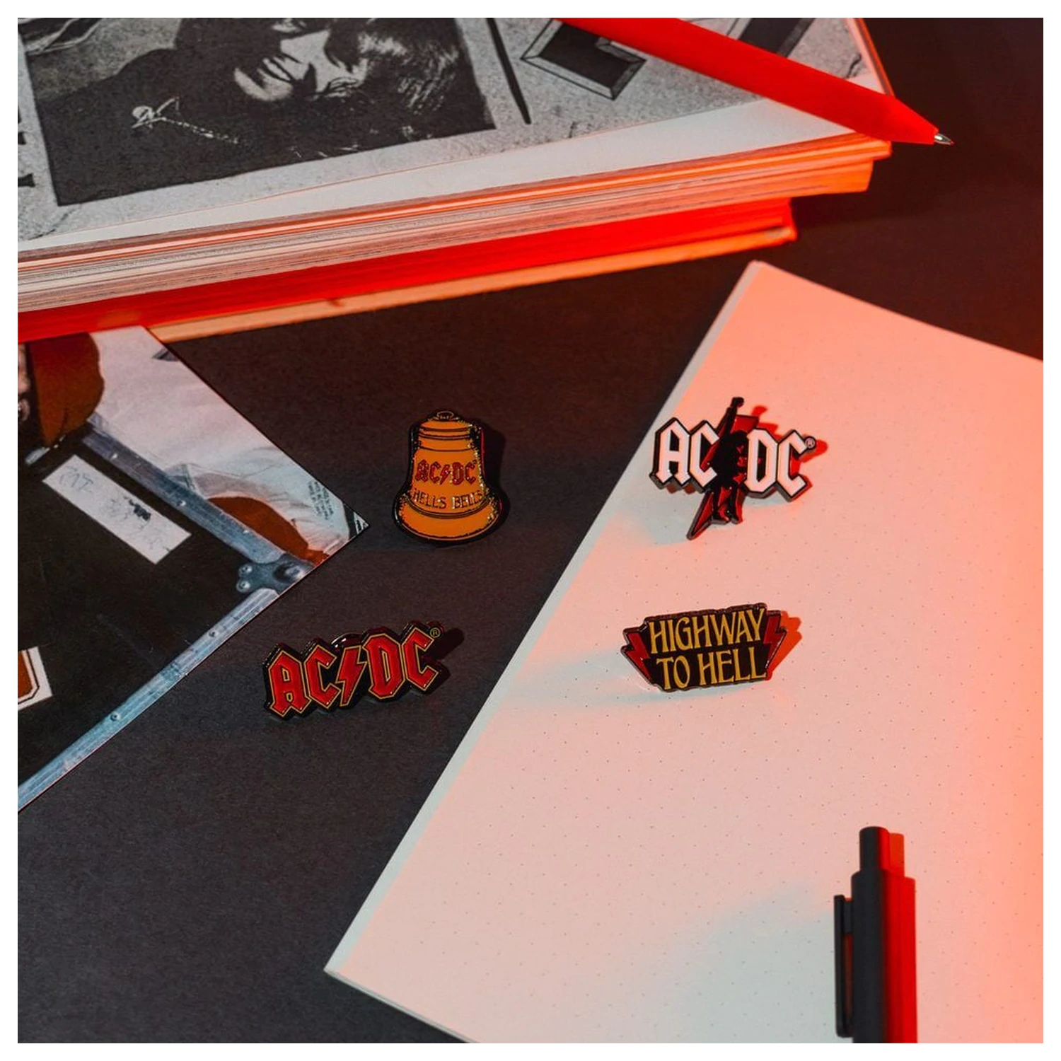 AC/DC sada 4 odznaků fotografii produktu