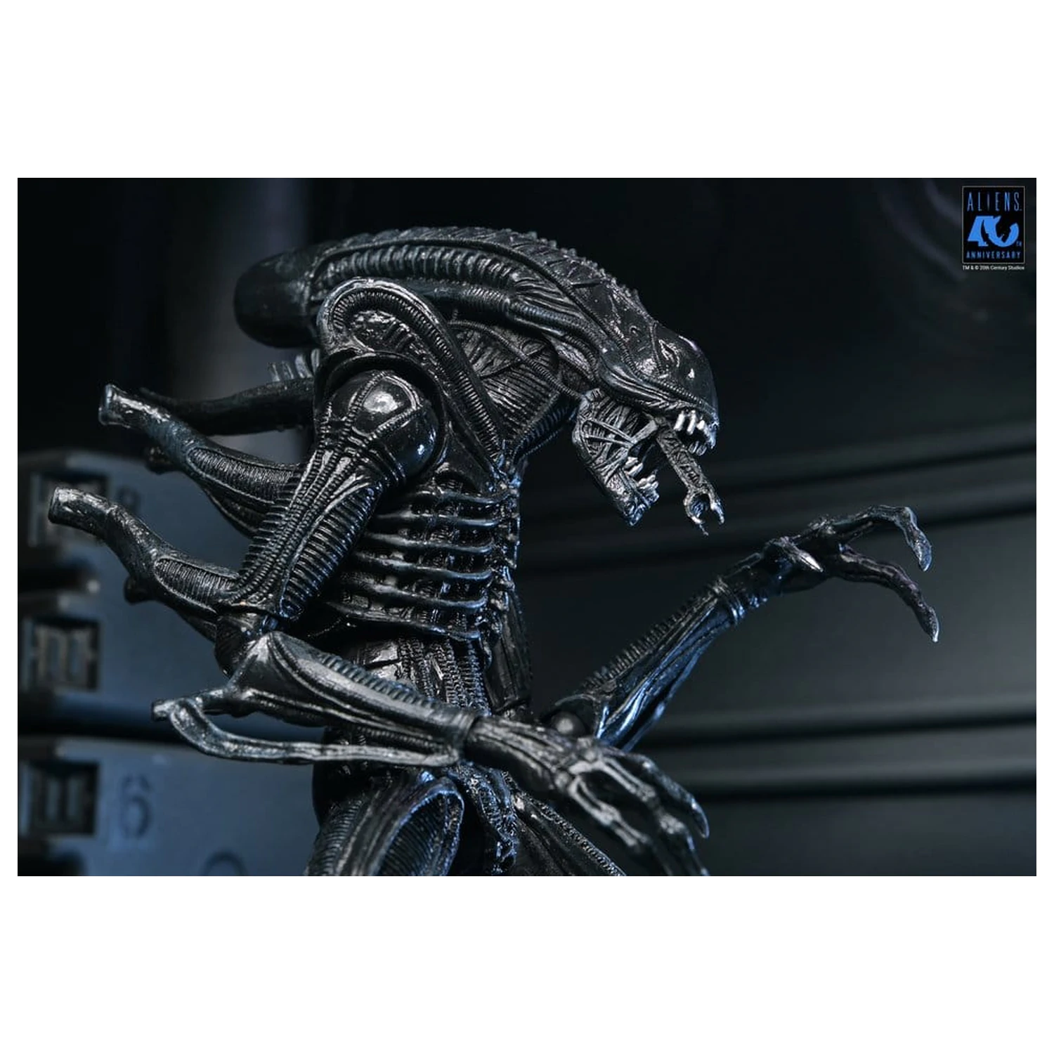 Aliens Ultimate Akční figurka Warrior (1986) Xenomorph Black (40th Anniversary) 23 cm fotografii produktu