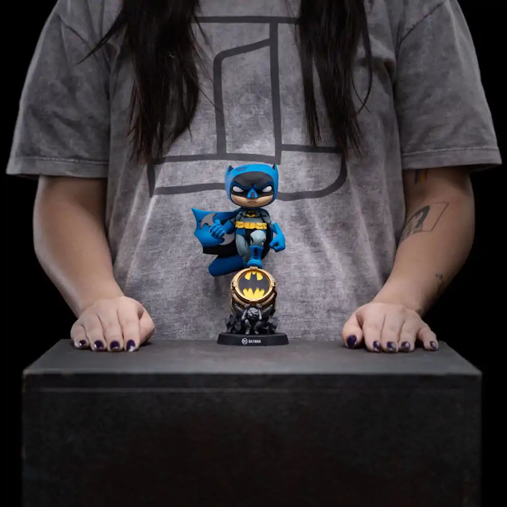 Batman Mini Co. PVC figurka Batman na Bat-Signálu (Blue Variant) 19 cm fotografii produktu