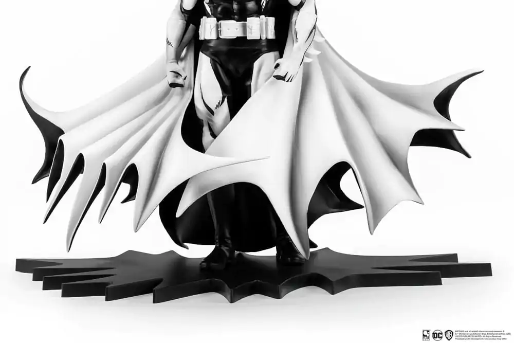 Batman PX PVC Socha 1/8 SDCC 2024 Batman Black & White verze 27 cm fotografii produktu