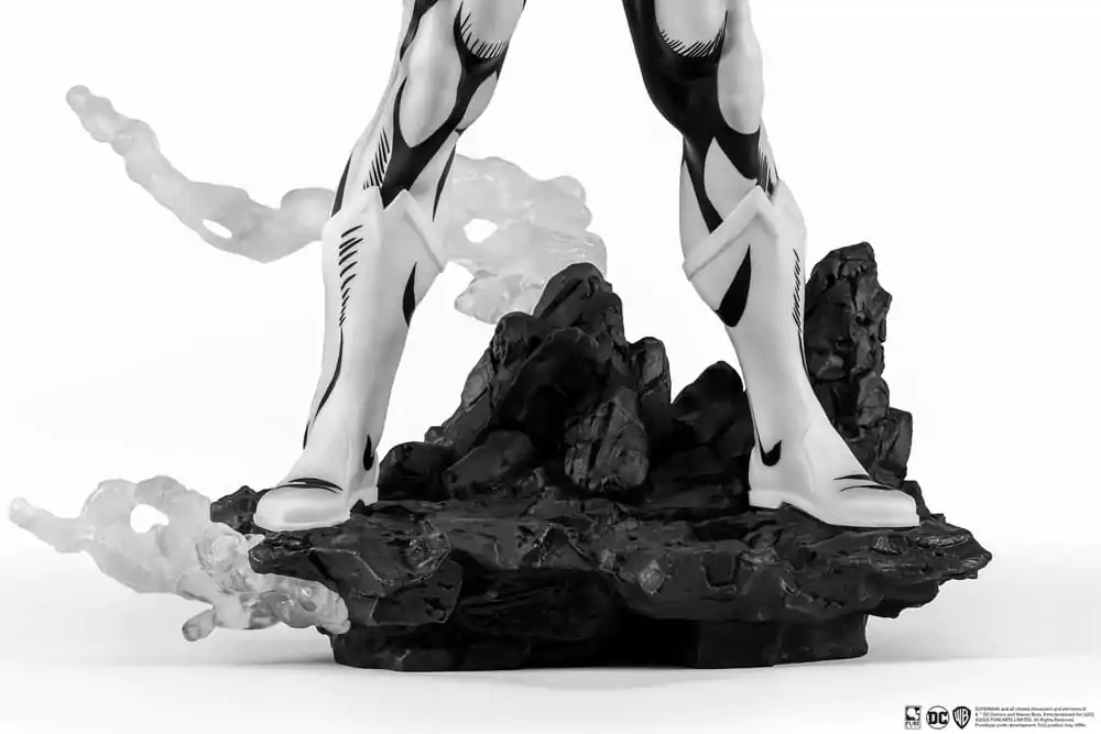 Batman PX PVC Socha 1/8 SDCC 2024 Superman Black & White verze 30 cm fotografii produktu