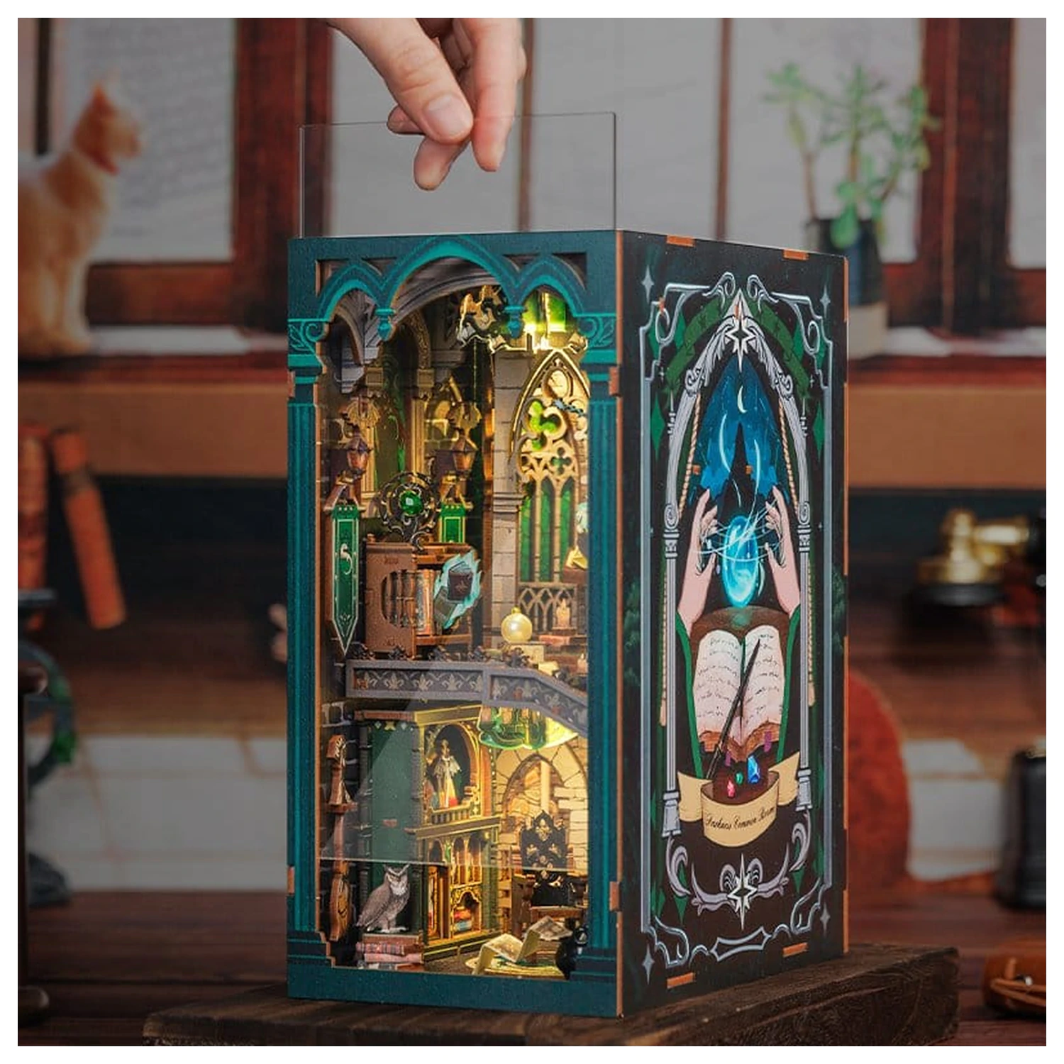 Book Nook Darkness Common Room 23 x 11 cm fotografii produktu