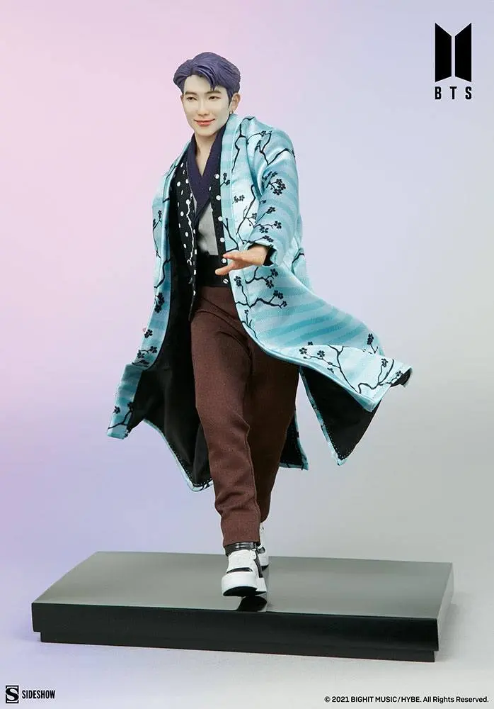 BTS Idol Collection PVC Soška RM Deluxe 23 cm fotografii produktu