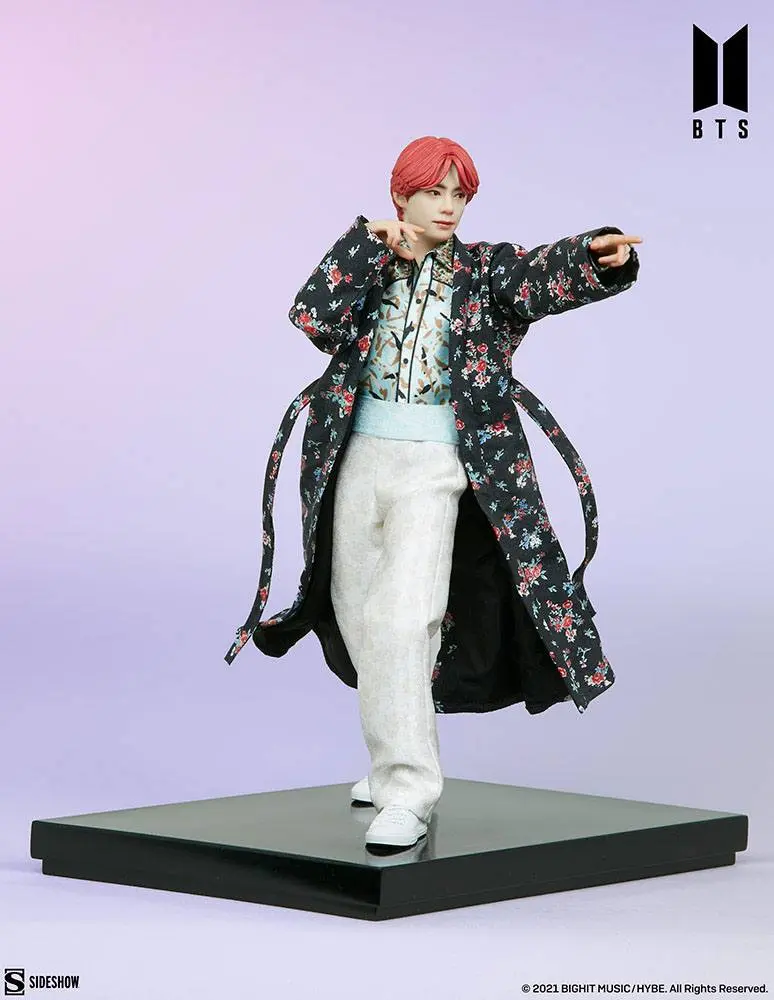 BTS Idol Collection PVC Socha V Deluxe 23 cm fotografii produktu