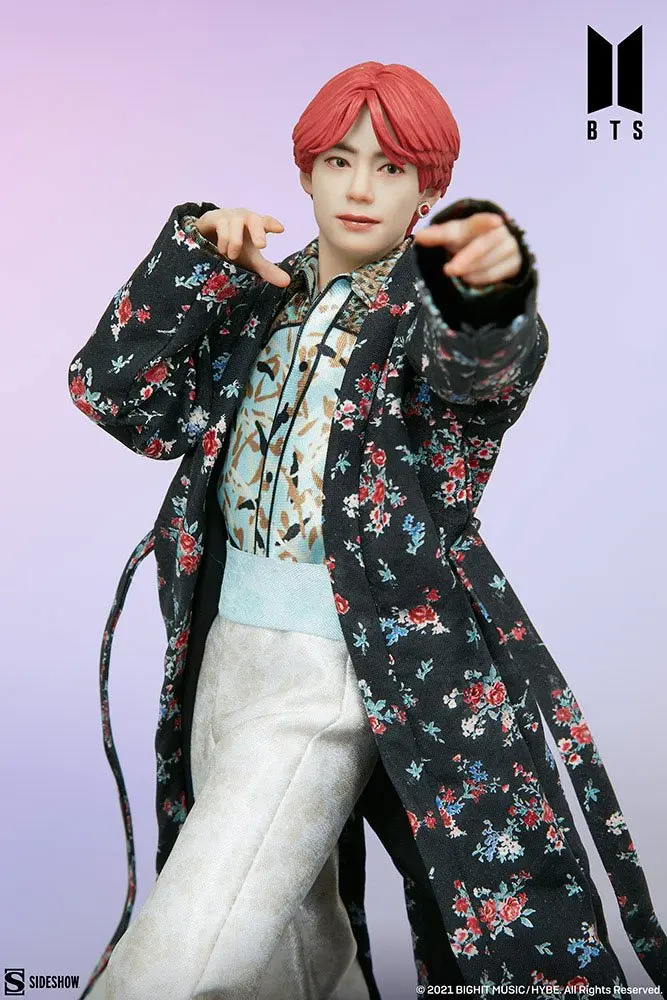 BTS Idol Collection PVC Socha V Deluxe 23 cm fotografii produktu