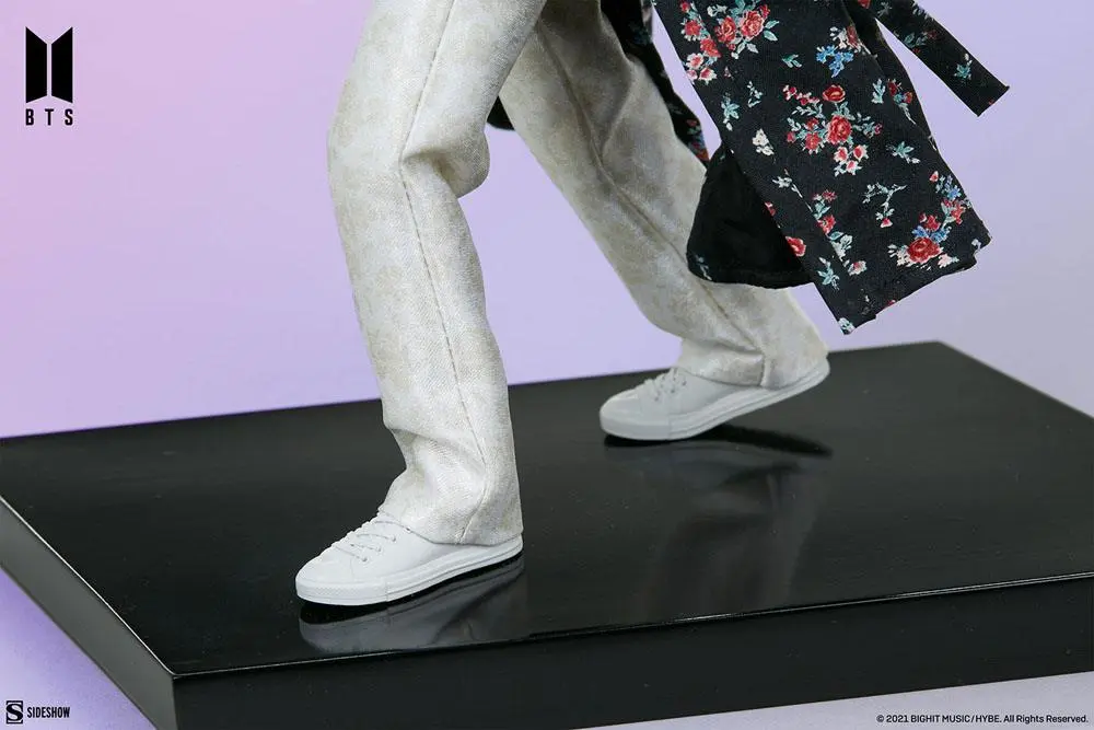 BTS Idol Collection PVC Socha V Deluxe 23 cm fotografii produktu