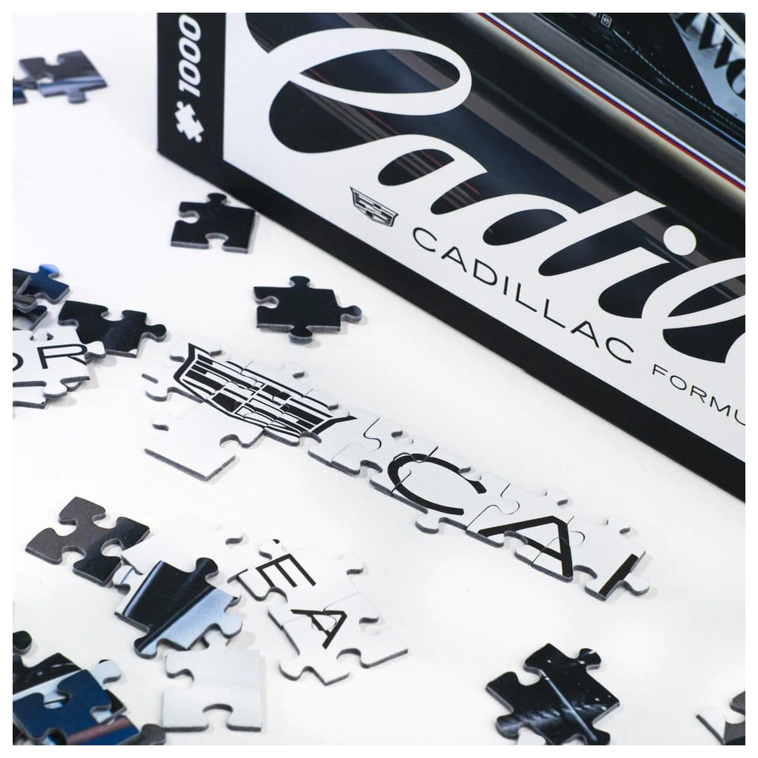 Cadillac Formula 1 Team Puzzle 2026 (1000 dílků) 48 x 68 cm fotografii produktu