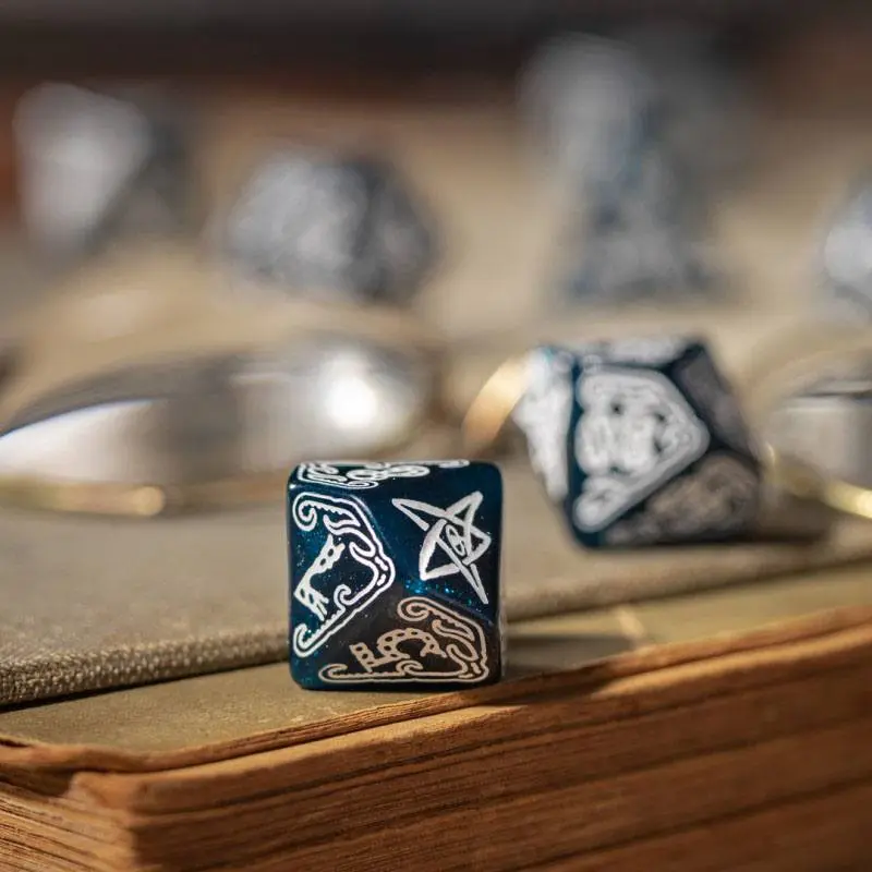 Call of Cthulhu Dice Set Abyssal & White (7) kostek fotografii produktu