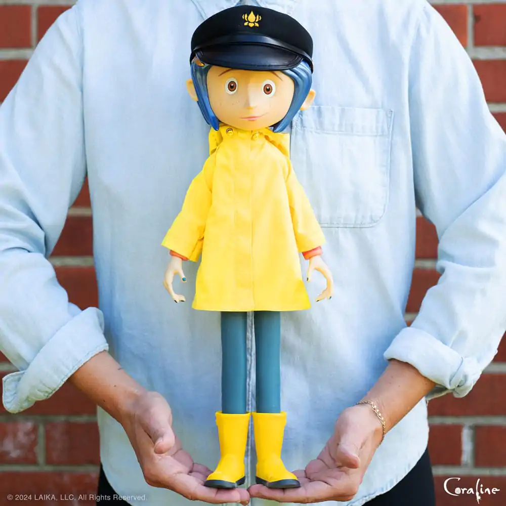 Coraline Supersize Vinyl Akční figurka Coraline s kloboukem (Knoflíkové oči) 40 cm fotografii produktu