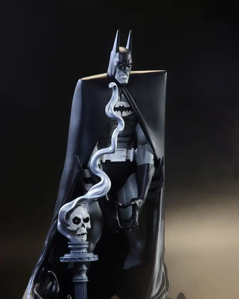 DC Direct Resinová socha 1/10 Batman Black & White by Bill Sienkiewicz 20 cm fotografii produktu