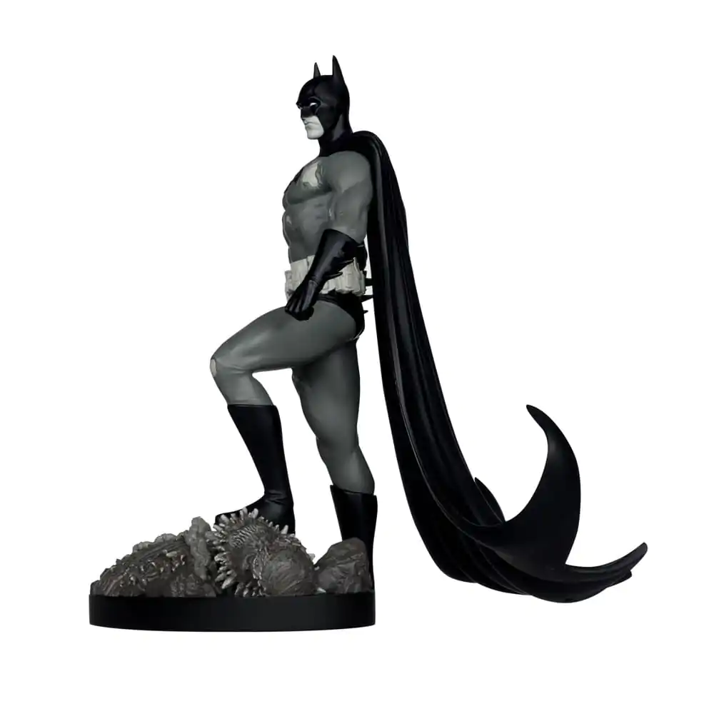 DC Direct Statue 1/10 Batman od Bjorna Barendse (Black White) 18 cm soška fotografii produktu