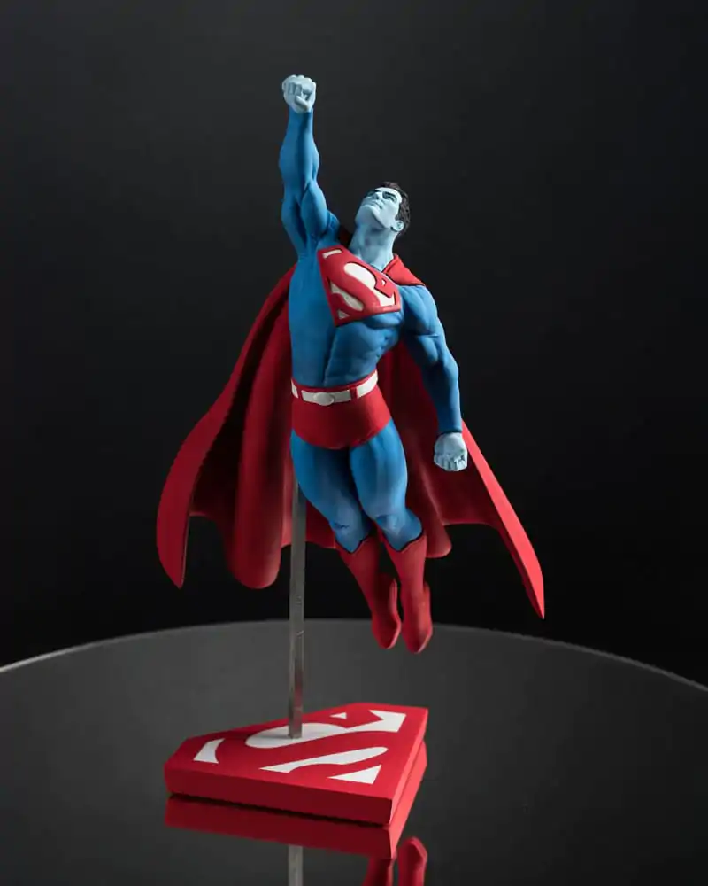 DC Direct Statue 1/10 Superman Red and Blue: Superman by Gary Frank Limited Edition 26 cm Socha fotografii produktu