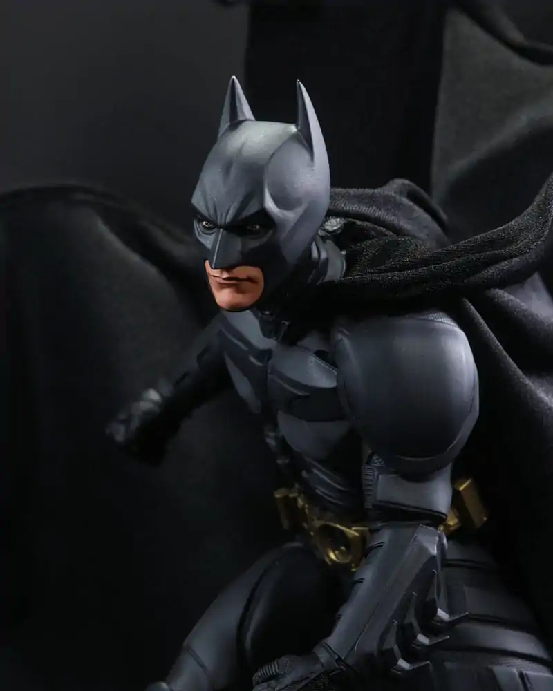 DC Direct Pryskyřicová socha DC Movie Sochy Batman (The Dark Knight) 24 cm fotografii produktu