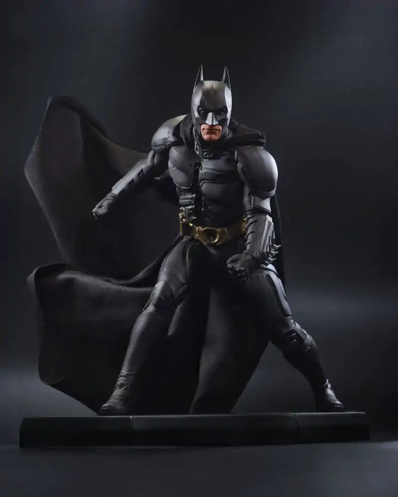 DC Direct Pryskyřicová socha DC Movie Sochy Batman (The Dark Knight) 24 cm fotografii produktu