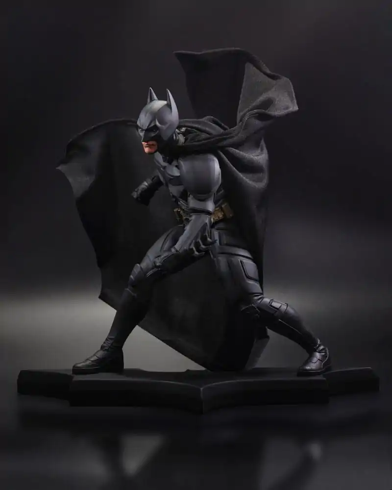 DC Direct Pryskyřicová socha DC Movie Sochy Batman (The Dark Knight) 24 cm fotografii produktu