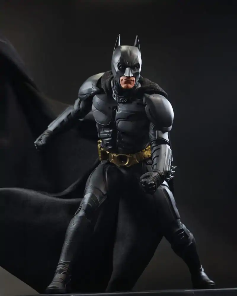 DC Direct Pryskyřicová socha DC Movie Sochy Batman (The Dark Knight) 24 cm fotografii produktu