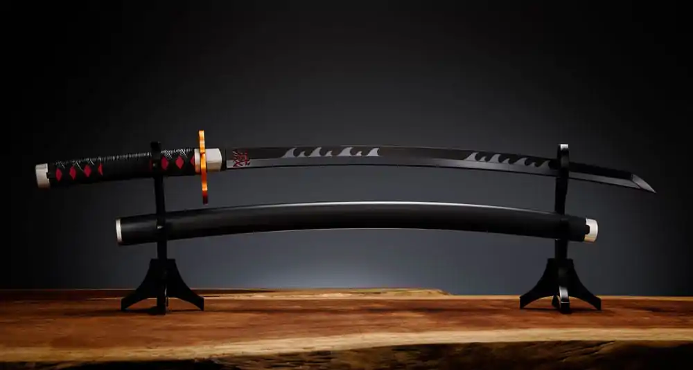 Demon Slayer: Kimetsu no Yaiba Proplica Replica 1/1 Nichirin Sword (Tanjiro Kamado) Kyojuro Rengoku´s Sword Gueard Ver. 88 cm Replika meče fotografii produktu