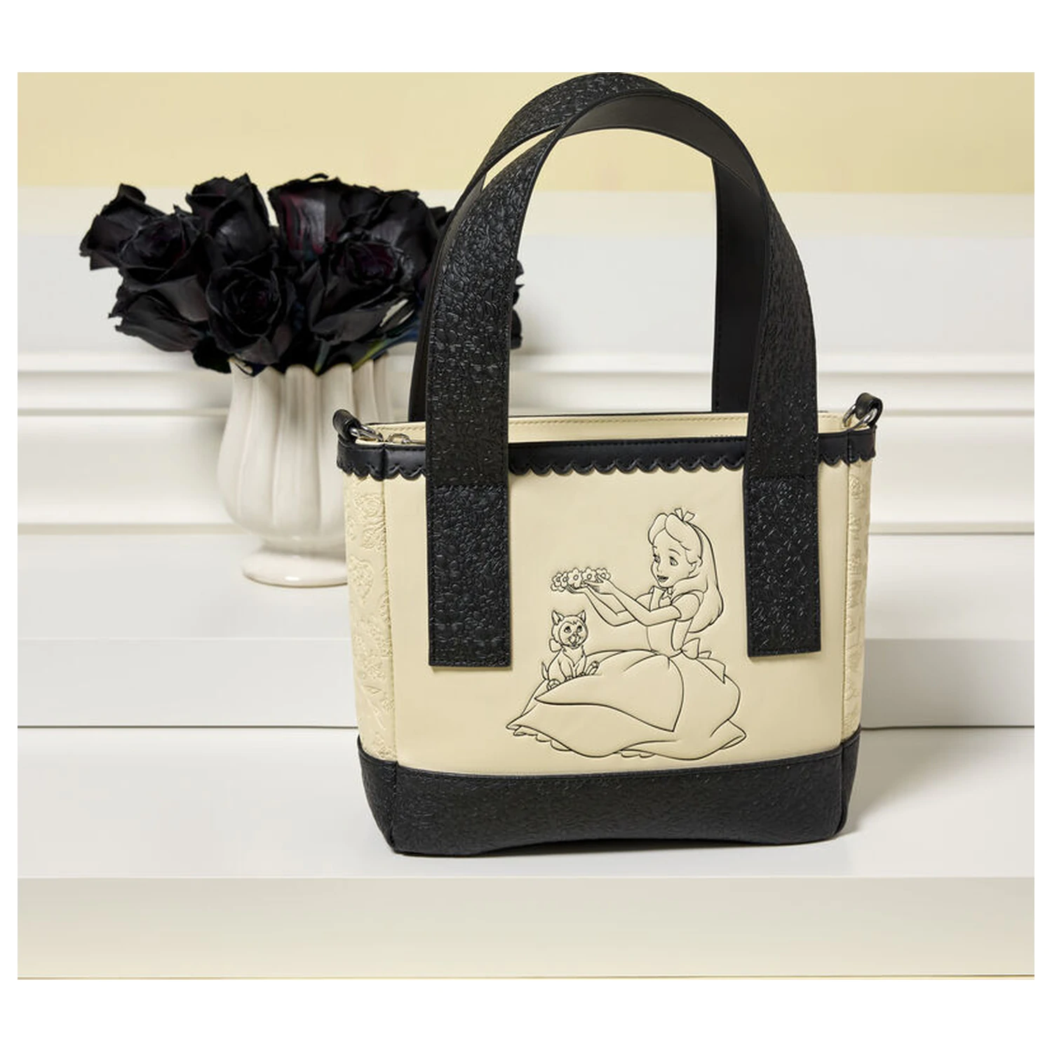 Disney Alice in Wonderland mini crossbody taška fotografii produktu