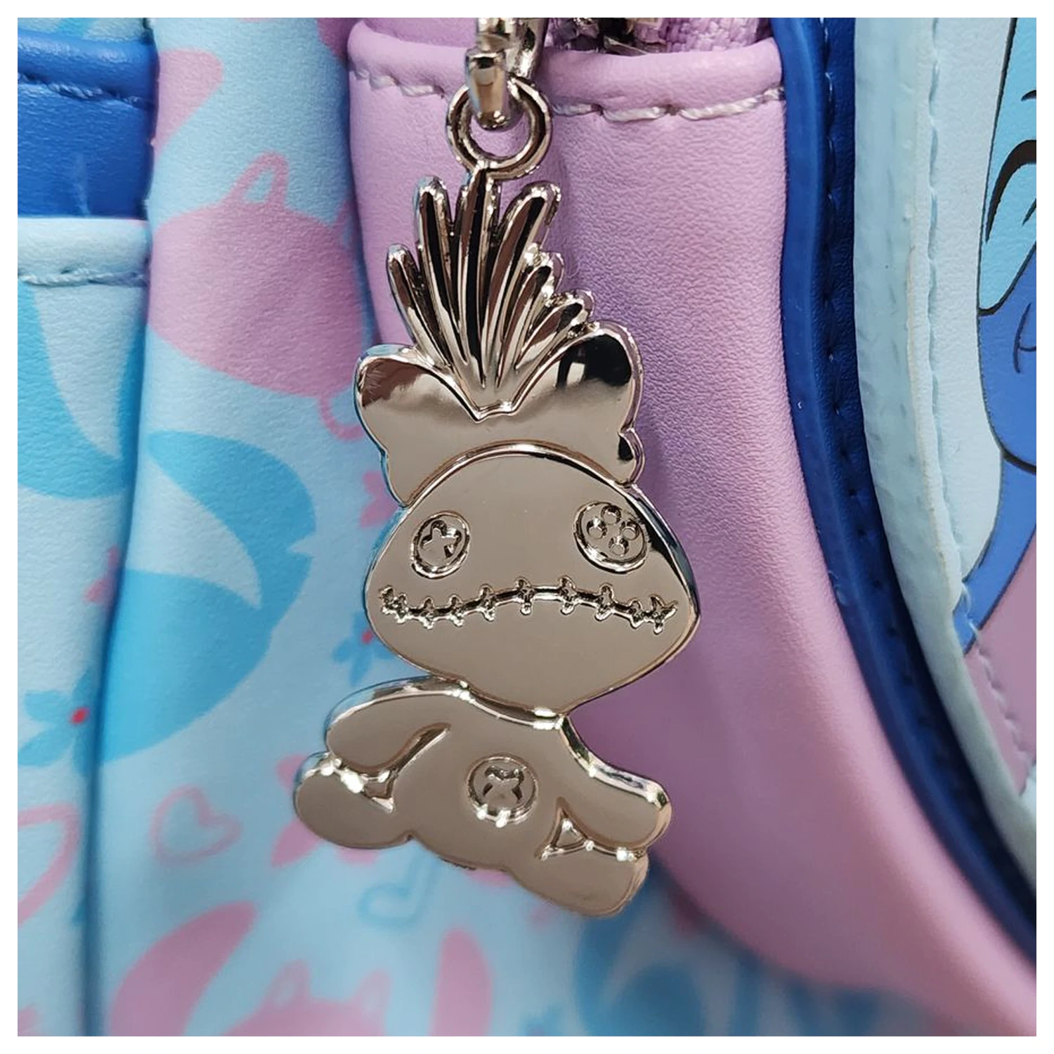 DISNEY Stitch & Angel Mini batoh LoungeFly "Exclusive Edition" fotografii produktu