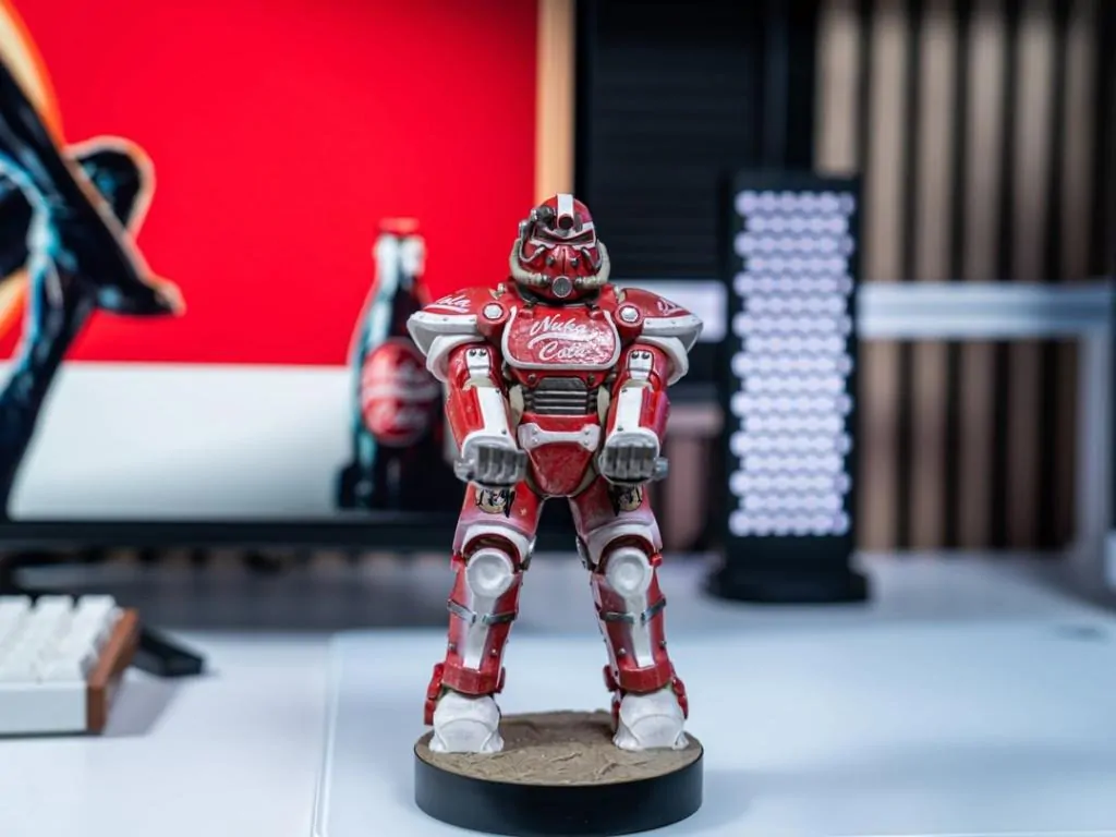 Fallout Nuka Cola Power Armour Cable Guys držák na ovladač a stojan na telefon fotografii produktu