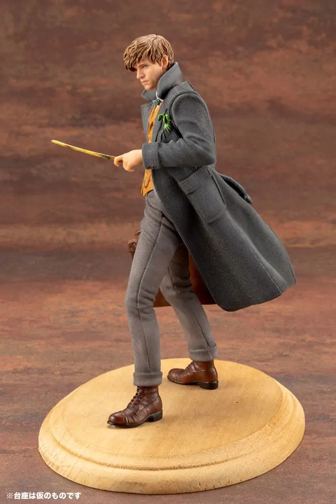 Fantastic Beasts 2 ARTFX+ PVC socha 1/10 Newt Scamander 18 cm fotografii produktu