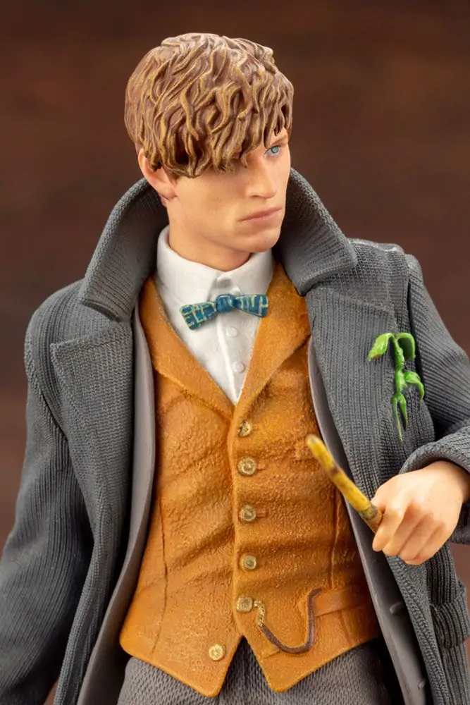 Fantastic Beasts 2 ARTFX+ PVC socha 1/10 Newt Scamander 18 cm fotografii produktu