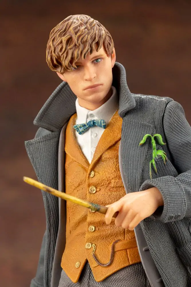 Fantastic Beasts 2 ARTFX+ PVC socha 1/10 Newt Scamander 18 cm fotografii produktu