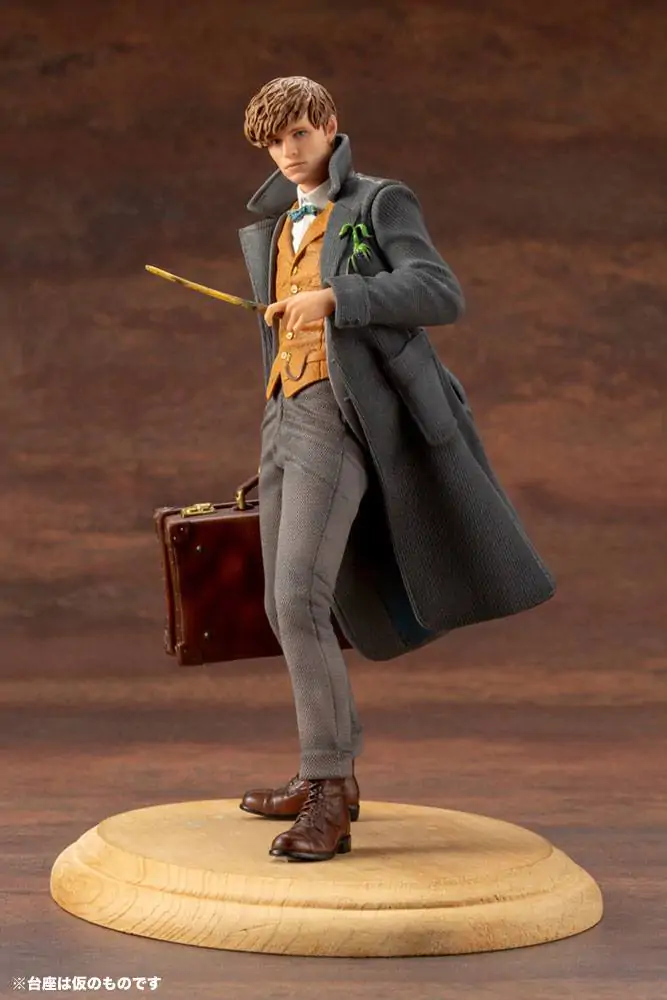 Fantastic Beasts 2 ARTFX+ PVC socha 1/10 Newt Scamander 18 cm fotografii produktu