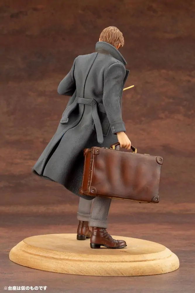 Fantastic Beasts 2 ARTFX+ PVC socha 1/10 Newt Scamander 18 cm fotografii produktu