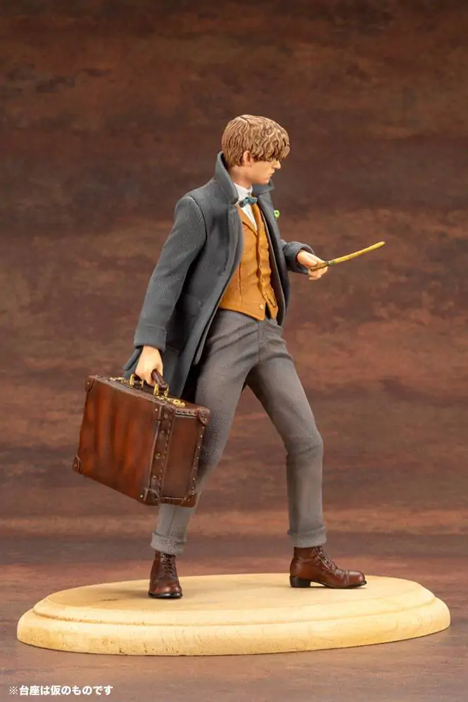 Fantastic Beasts 2 ARTFX+ PVC socha 1/10 Newt Scamander 18 cm fotografii produktu