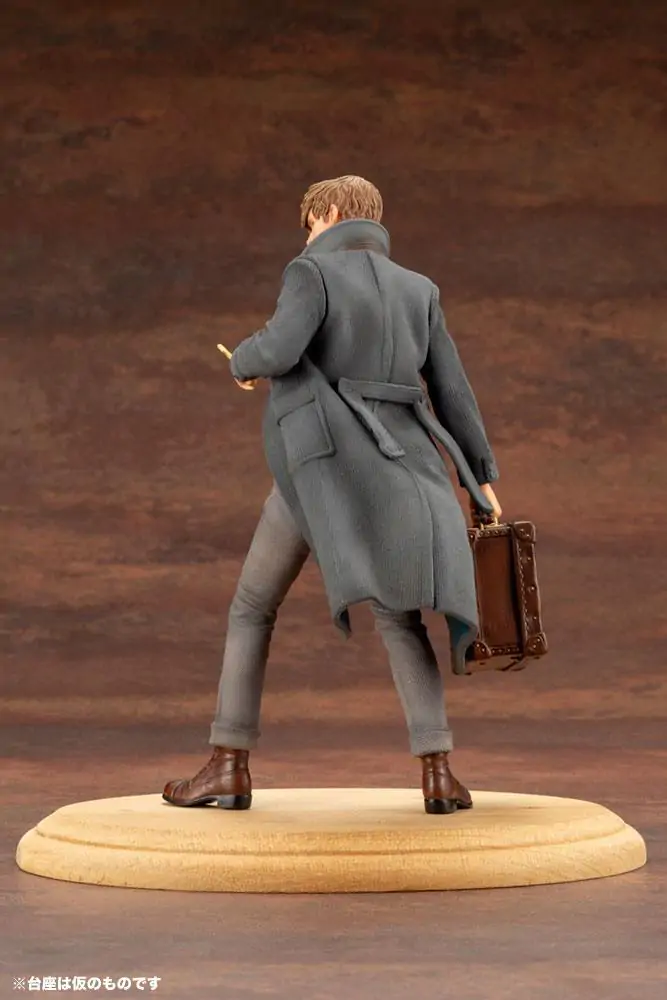 Fantastic Beasts 2 ARTFX+ PVC socha 1/10 Newt Scamander 18 cm fotografii produktu