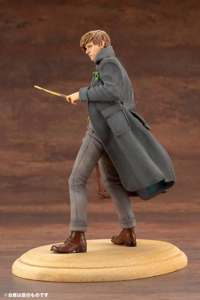 Fantastic Beasts 2 ARTFX+ PVC socha 1/10 Newt Scamander 18 cm fotografii produktu