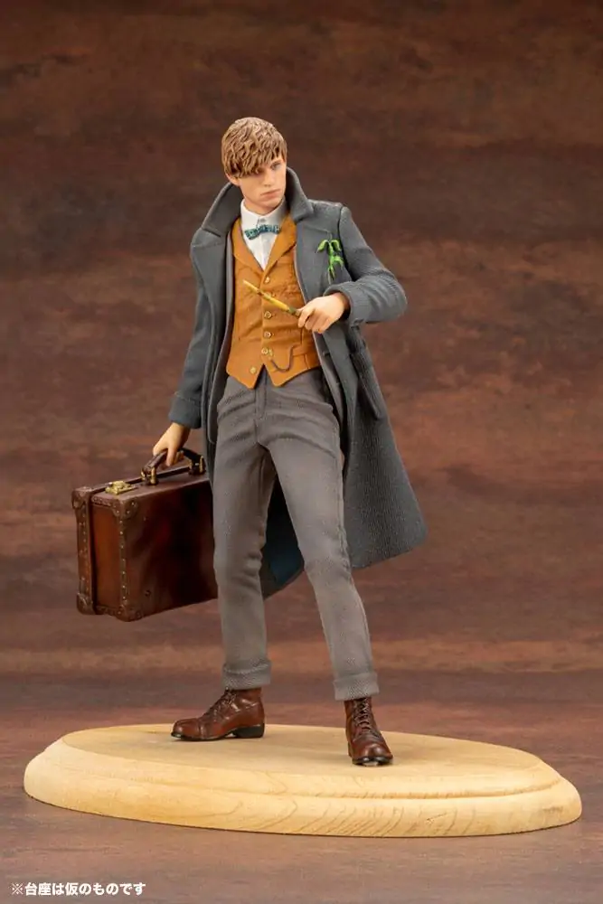 Fantastic Beasts 2 ARTFX+ PVC socha 1/10 Newt Scamander 18 cm fotografii produktu