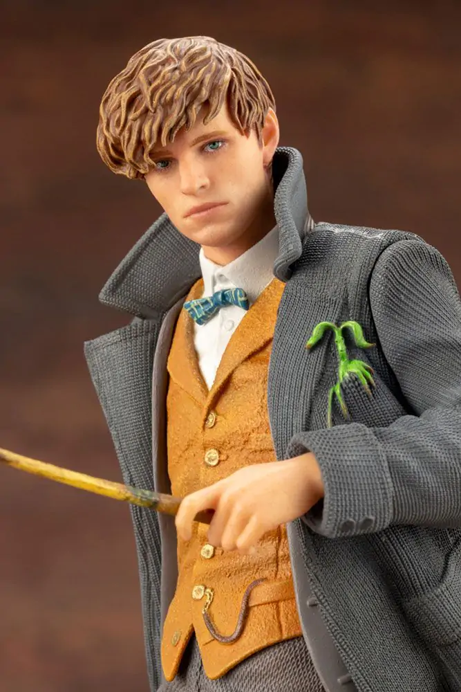 Fantastic Beasts 2 ARTFX+ PVC socha 1/10 Newt Scamander 18 cm fotografii produktu