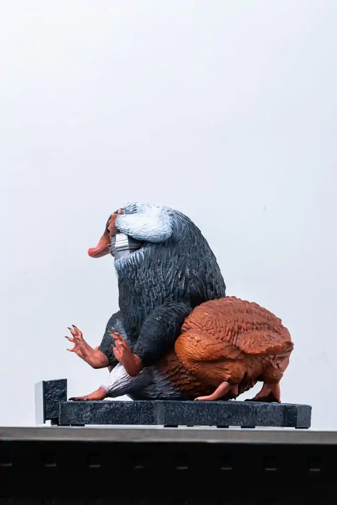 Fantastic Beasts Socha v životní velikosti Niffler 2 22 cm fotografii produktu